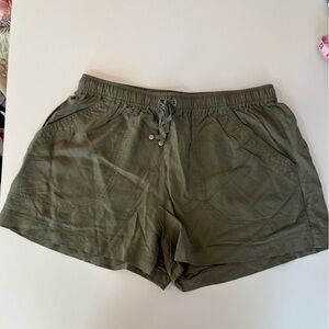 Max Studio EUC Olive Green Drawstring Shorts Size M Lightweight